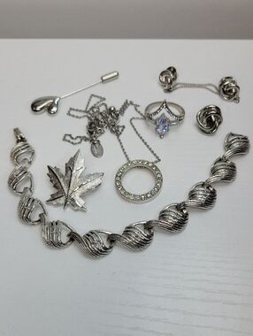 Silver-Tone Jewelry Bubdle With Coro Bracelet & Lia Sophie Necklace
